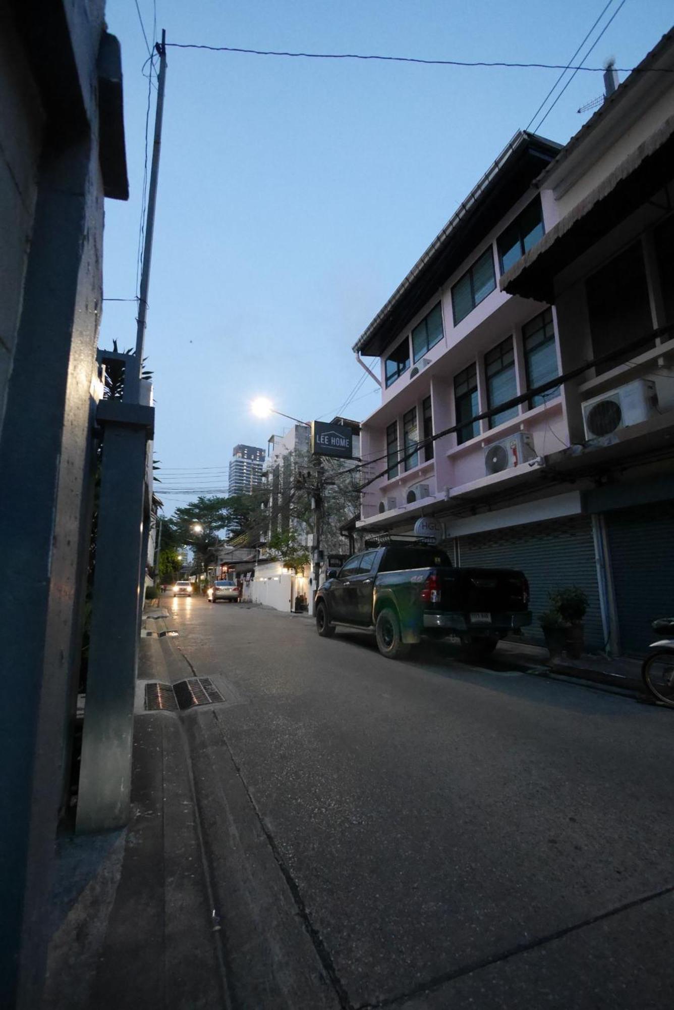Lee * Bangkok